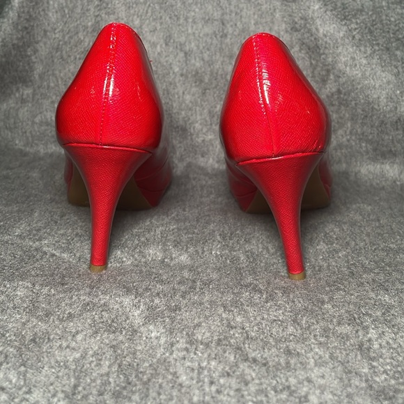 ALFANI MADYSON RED SHOES - Picture 2 of 7